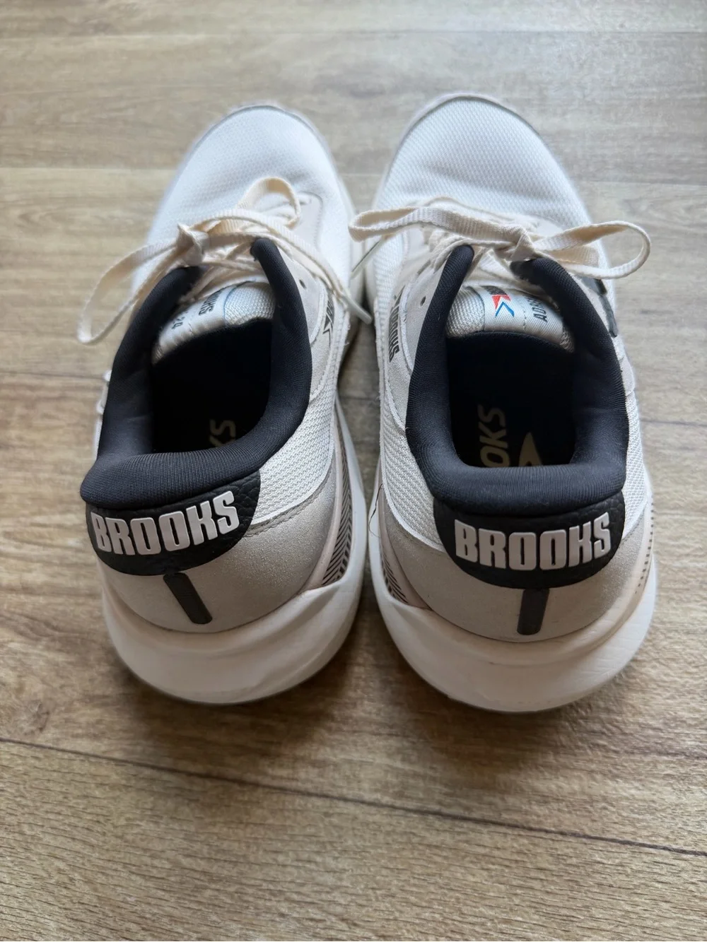 Brooks Adrenaline GTS 24 Women’s Running Shoes White Black Size 10